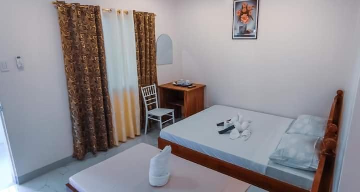 Elnora Delmar Travellers Inn Siquijor Buitenkant foto
