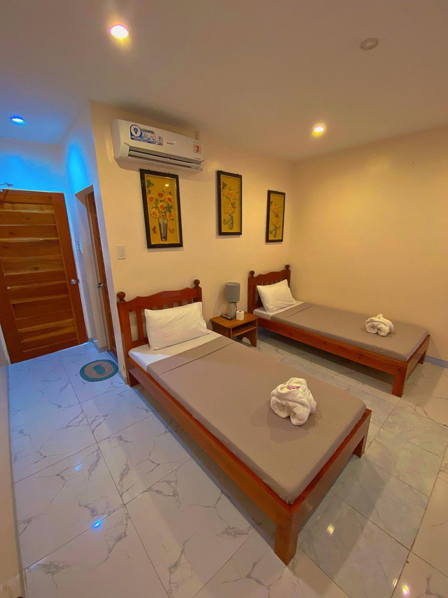 Elnora Delmar Travellers Inn Siquijor Buitenkant foto
